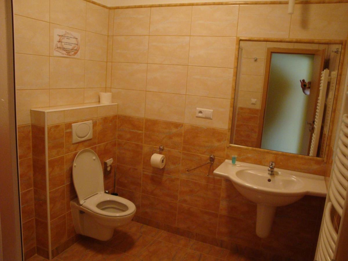 Hotel Lazne Evzenie Klášterec nad Ohří Habitación foto