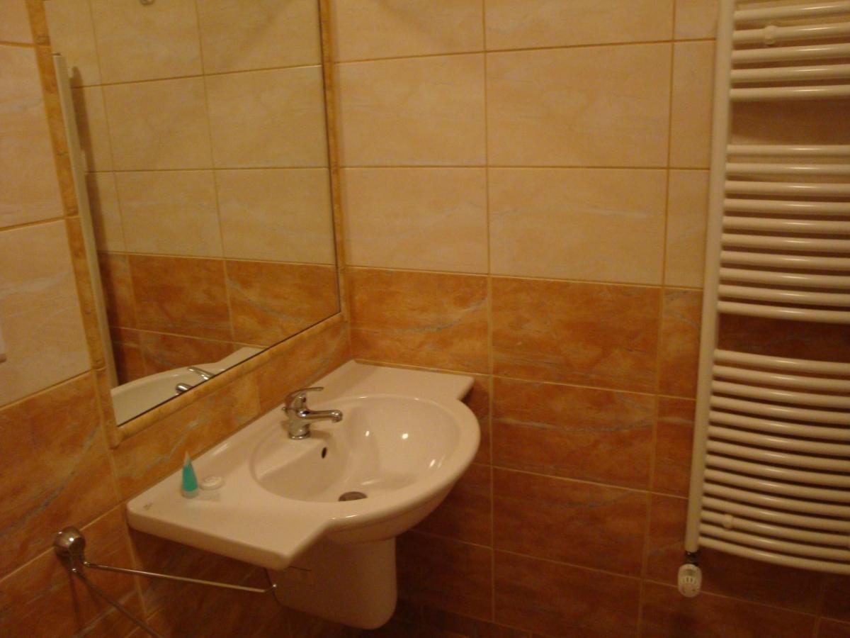 Hotel Lazne Evzenie Klášterec nad Ohří Habitación foto