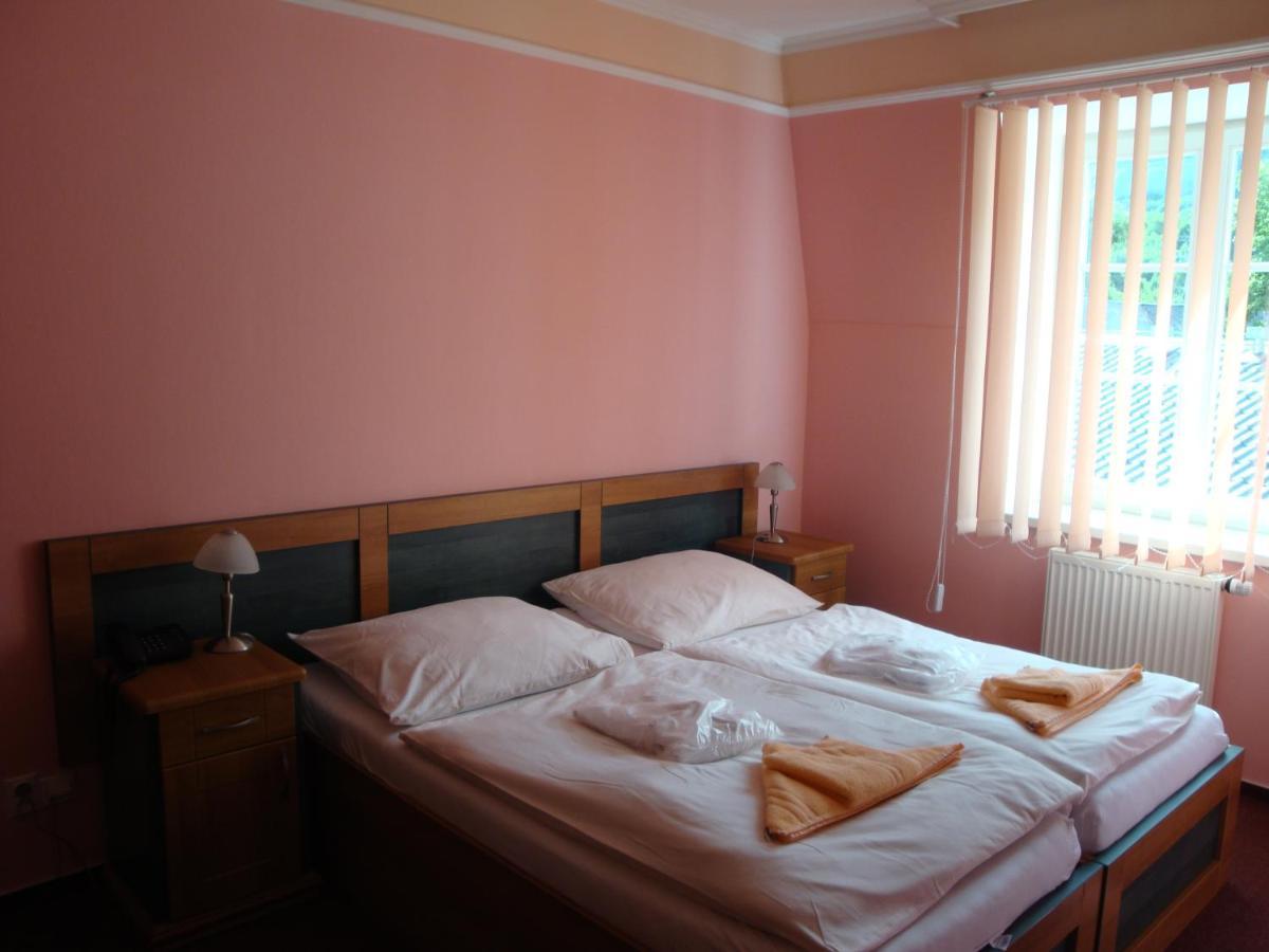 Hotel Lazne Evzenie Klášterec nad Ohří Habitación foto